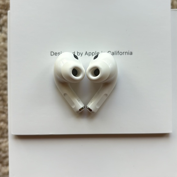 Apple AirPods Pro with Wireless Charging Case (1st Generation) - Picture 13 of 16